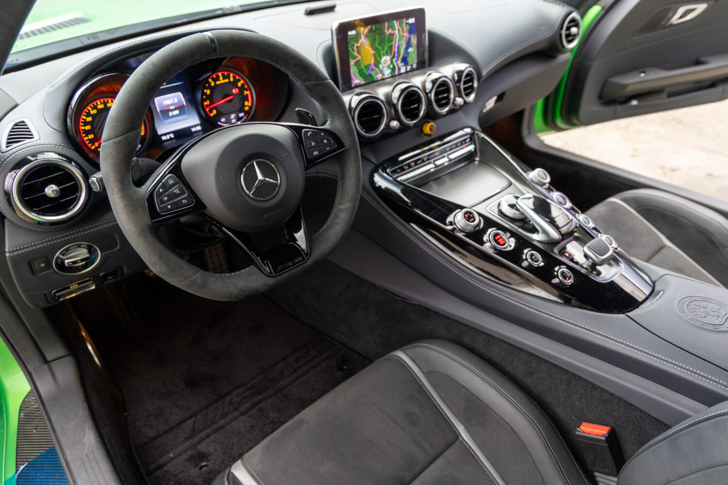 メルセデスAMG GT R