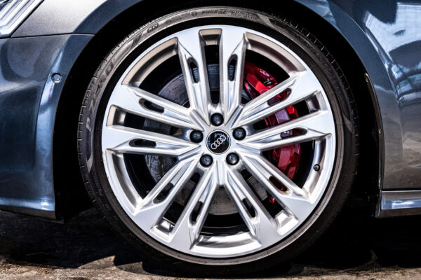 S6アバント 4WD