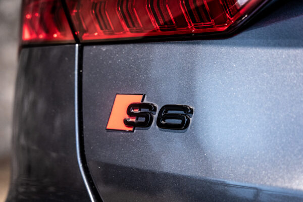 S6アバント 4WD