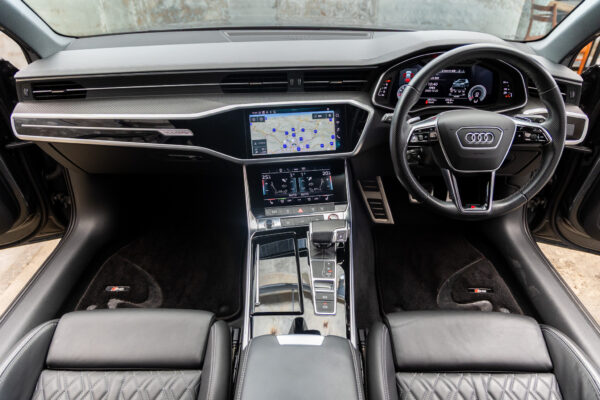S6アバント 4WD
