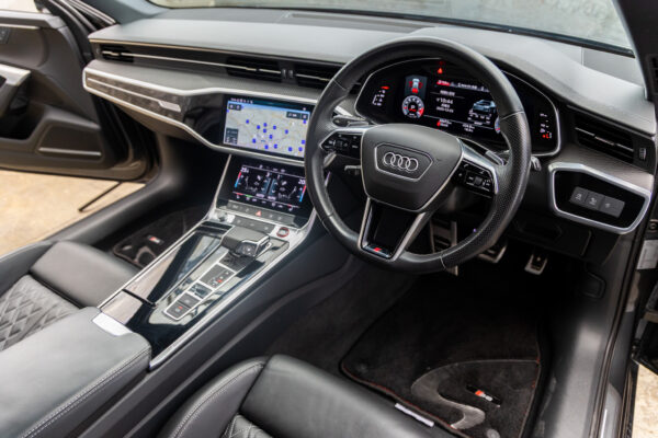 S6アバント 4WD