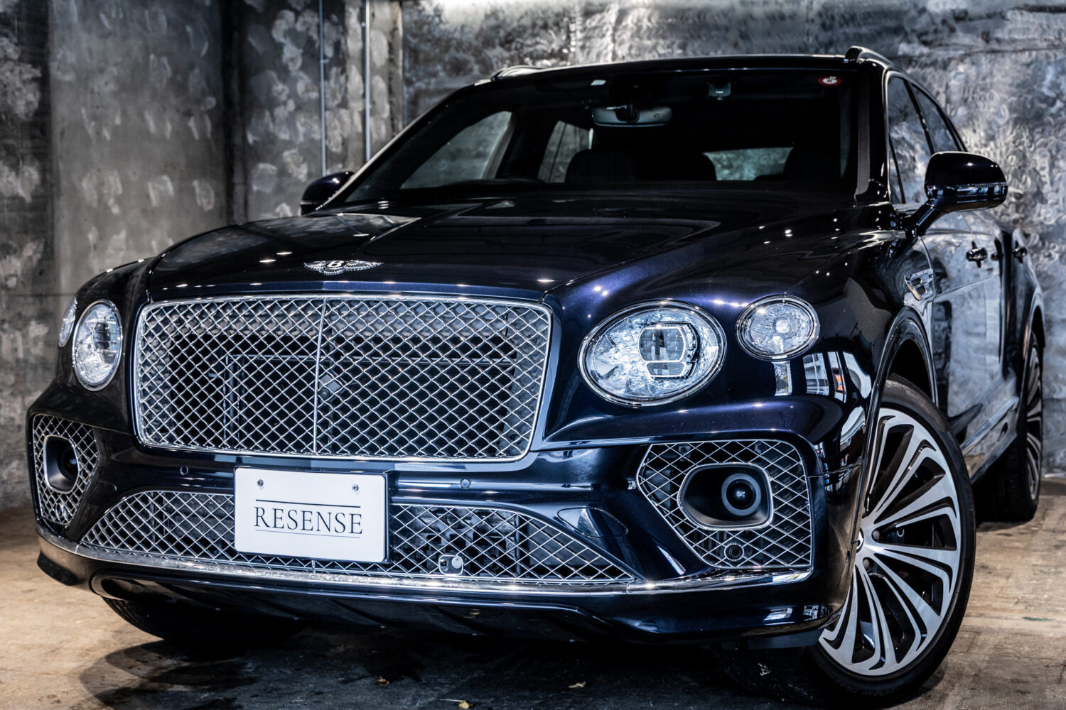 ベンテイガ ハイブリッド アズール