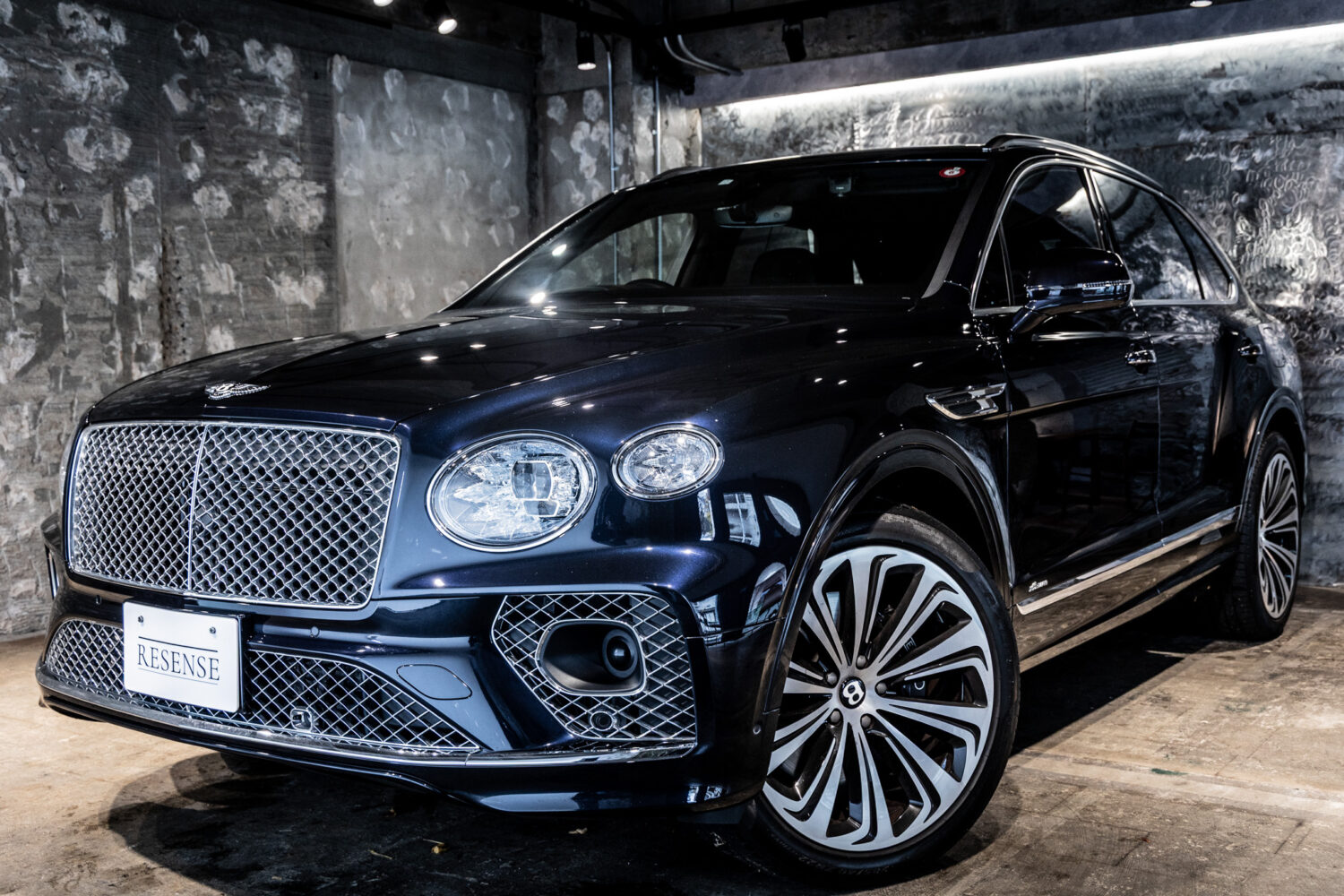 ベンテイガ ハイブリッド アズール