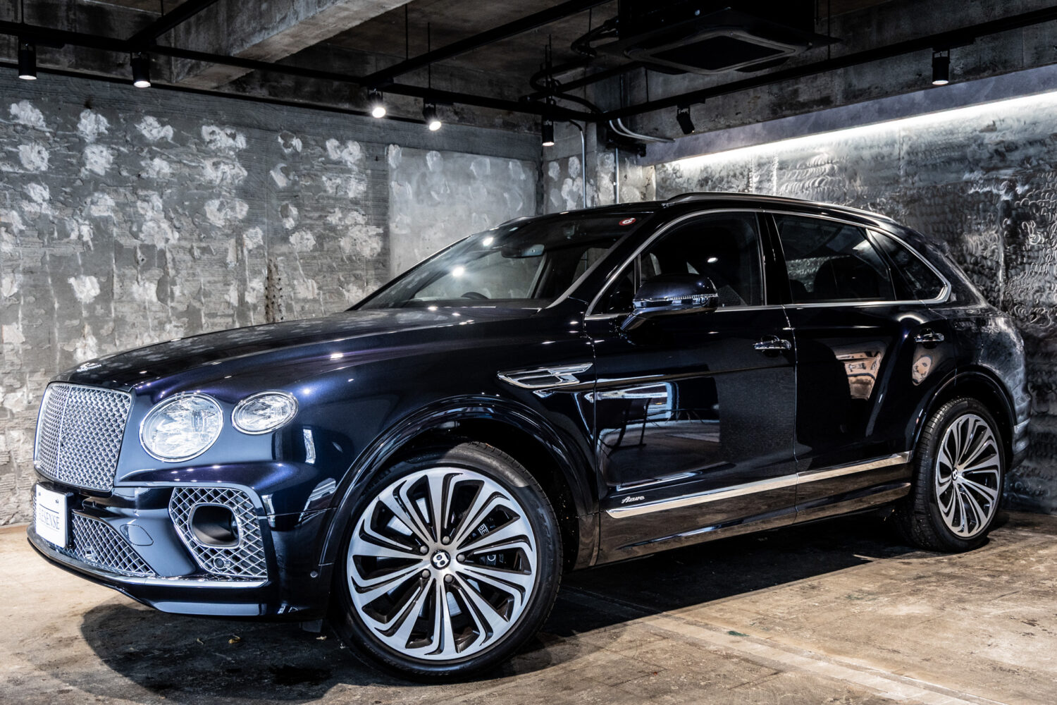 ベンテイガ ハイブリッド アズール