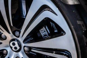 ベンテイガ ハイブリッド アズール