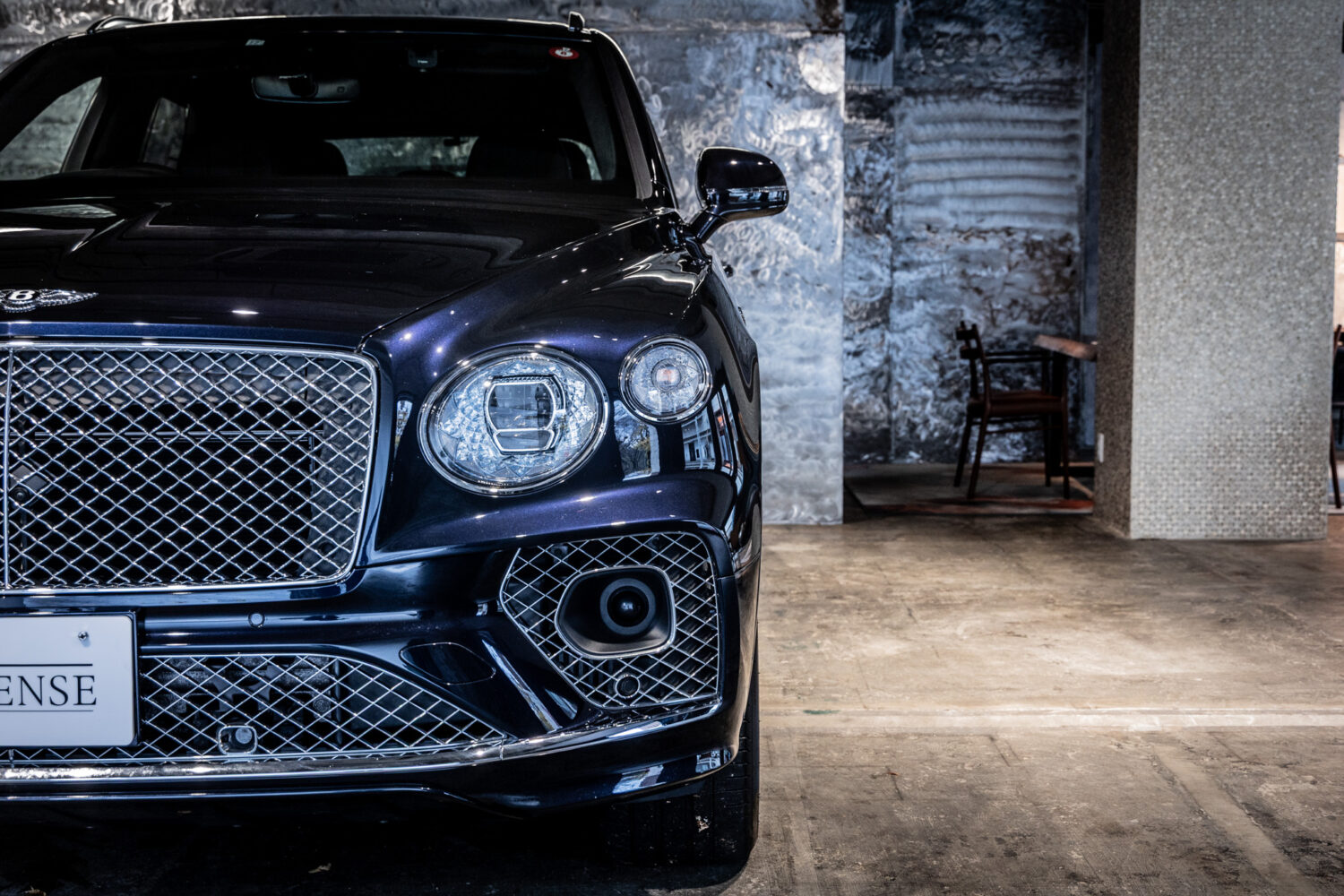 ベンテイガ ハイブリッド アズール