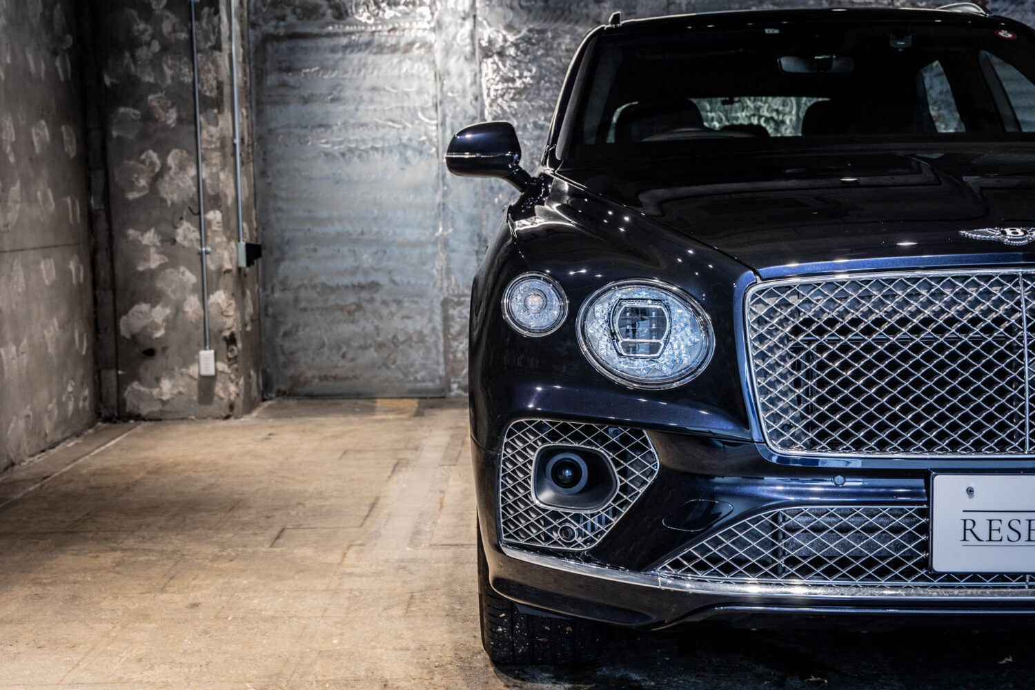 ベンテイガ ハイブリッド アズール