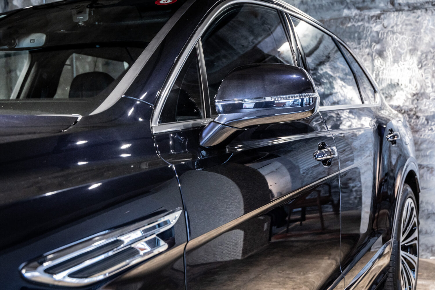 ベンテイガ ハイブリッド アズール