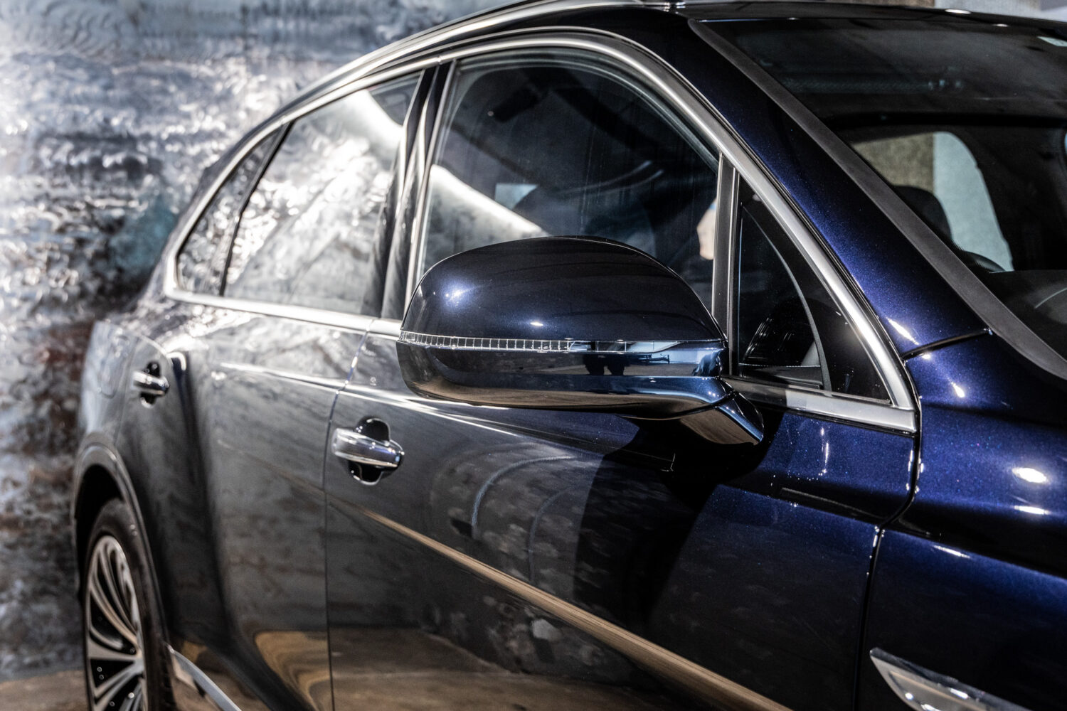 ベンテイガ ハイブリッド アズール