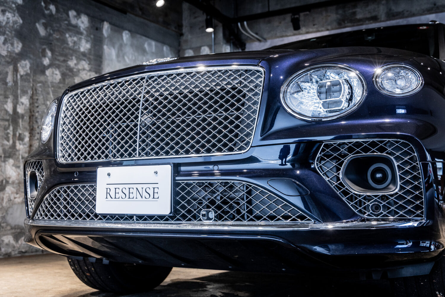 ベンテイガ ハイブリッド アズール