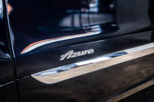 ベンテイガ ハイブリッド アズール