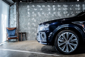 ベンテイガ ハイブリッド アズール