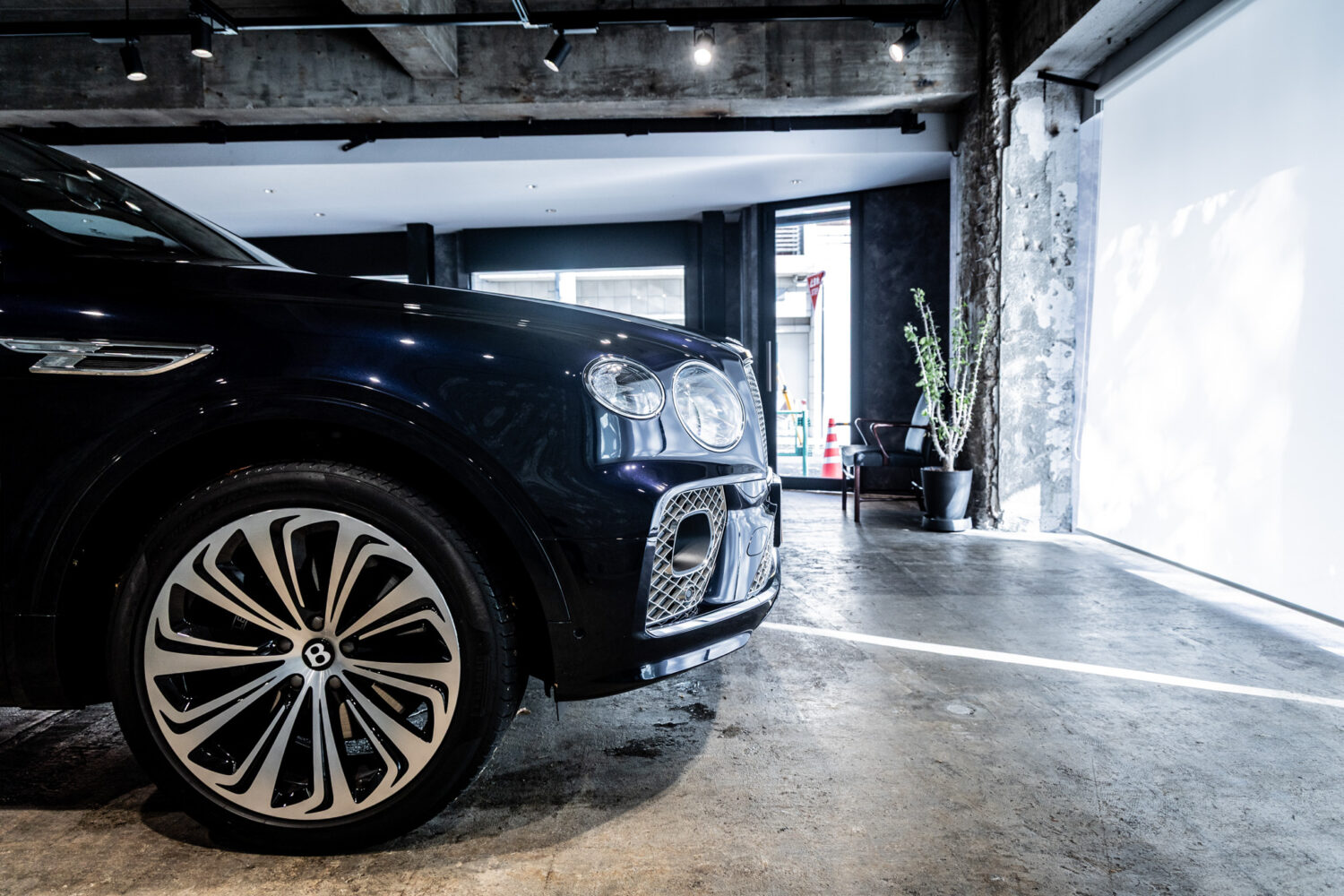 ベンテイガ ハイブリッド アズール