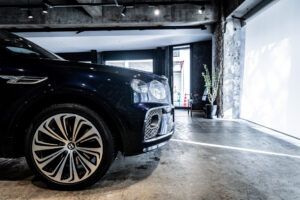 ベンテイガ ハイブリッド アズール