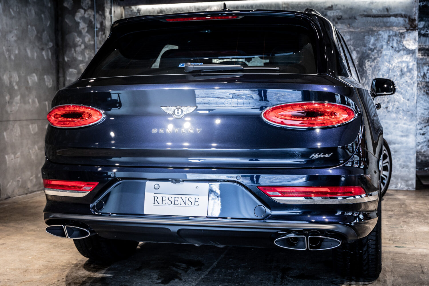 ベンテイガ ハイブリッド アズール