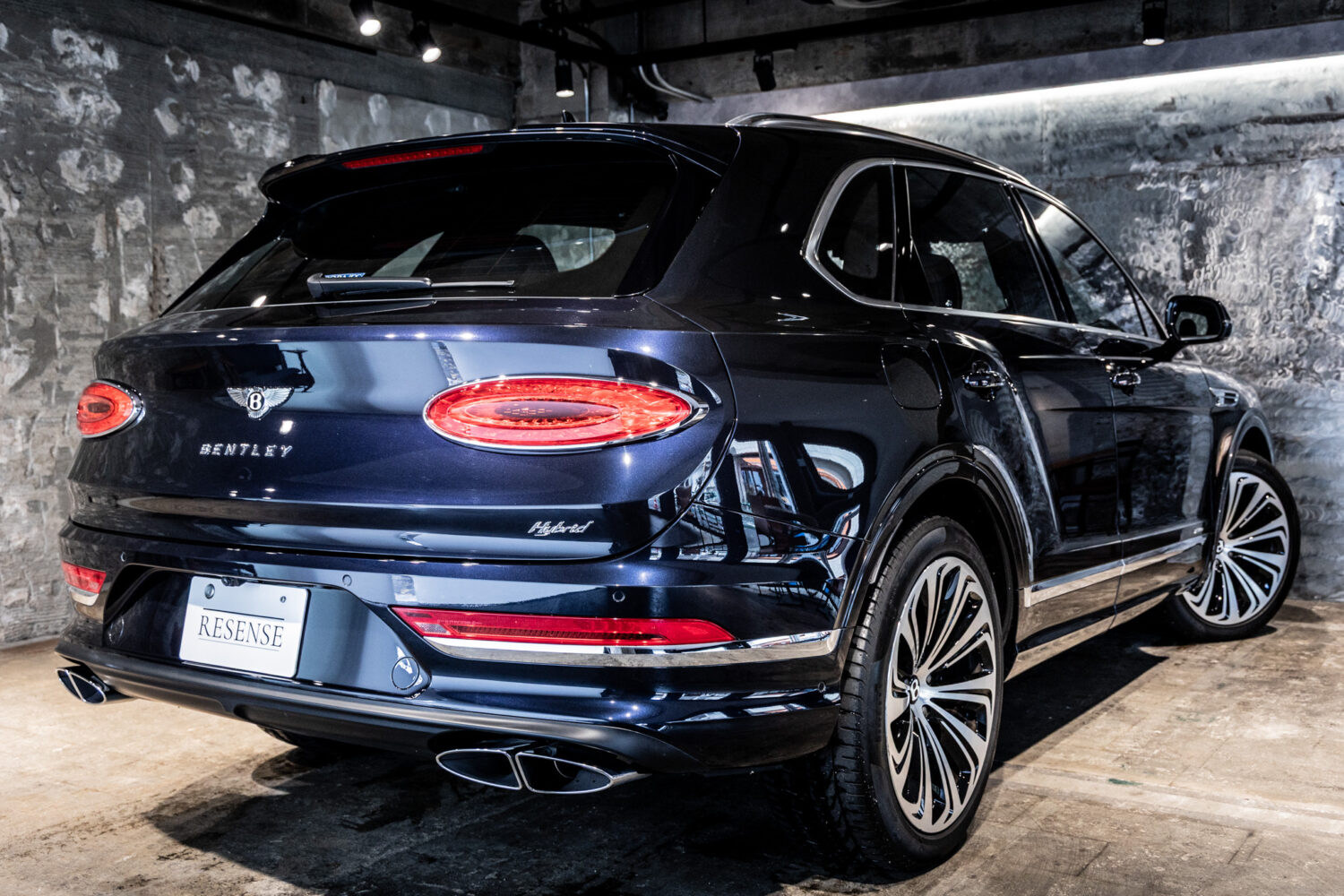 ベンテイガ ハイブリッド アズール