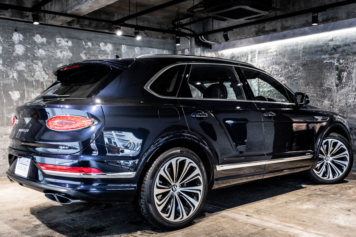 ベンテイガ ハイブリッド アズール