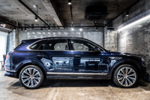 ベンテイガ ハイブリッド アズール