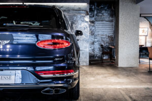 ベンテイガ ハイブリッド アズール