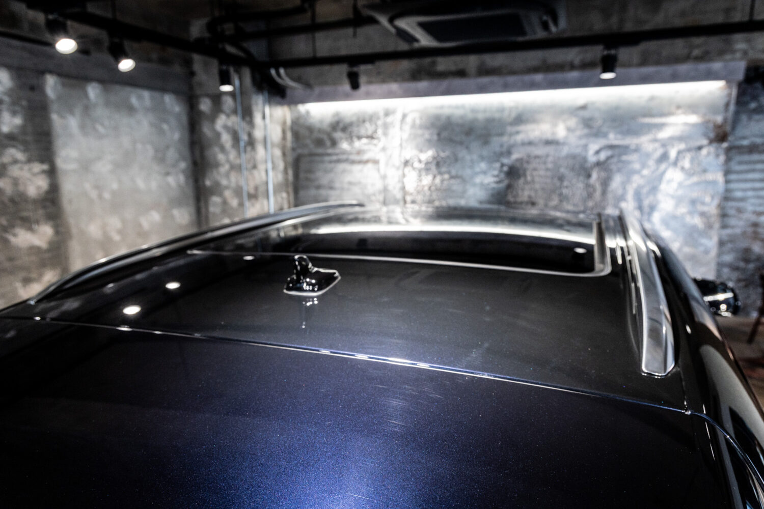 ベンテイガ ハイブリッド アズール