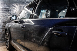 ベンテイガ ハイブリッド アズール