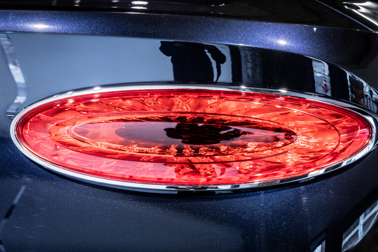 ベンテイガ ハイブリッド アズール