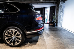 ベンテイガ ハイブリッド アズール