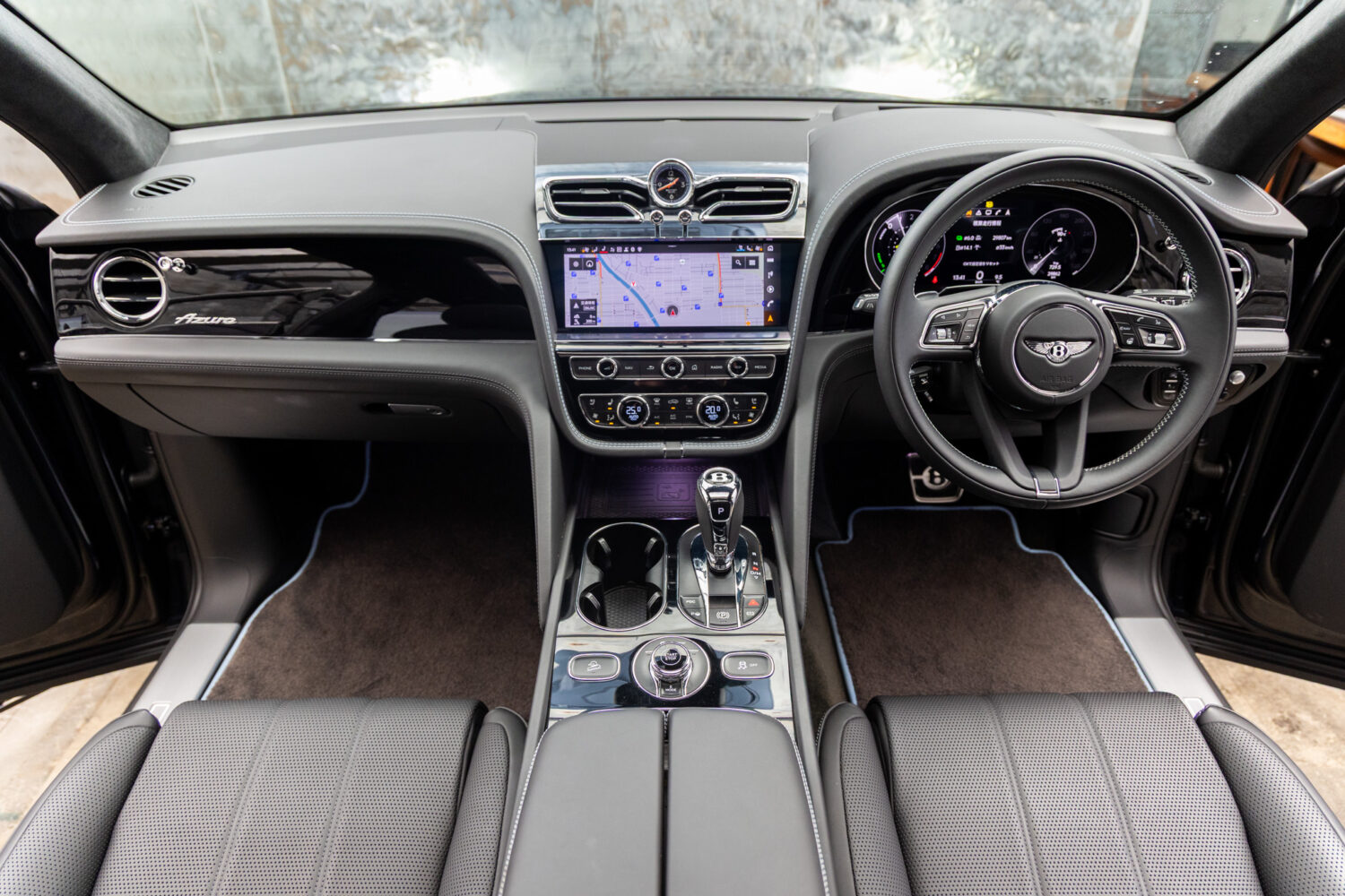 ベンテイガ ハイブリッド アズール