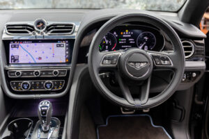 ベンテイガ ハイブリッド アズール