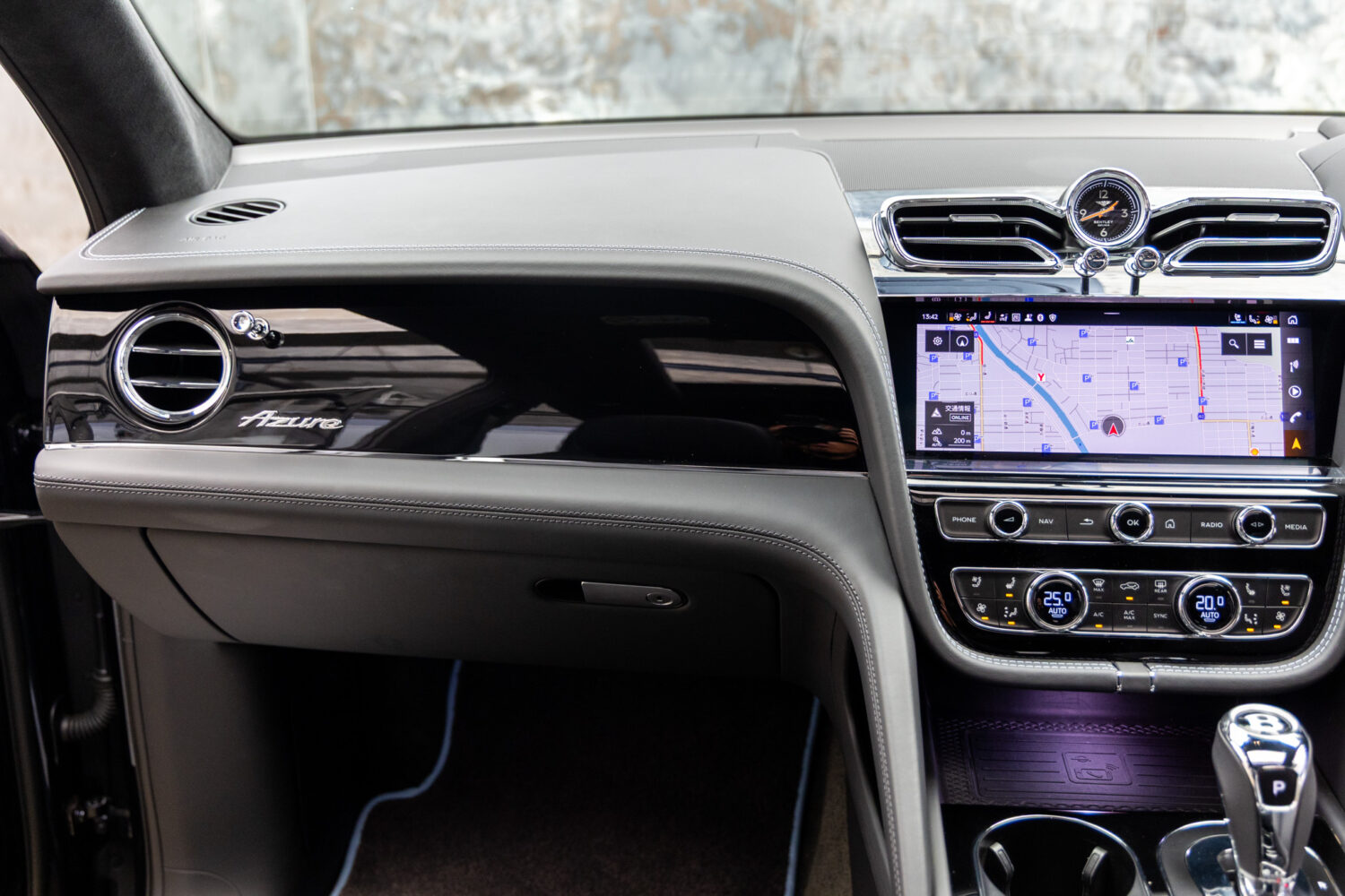 ベンテイガ ハイブリッド アズール