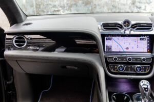 ベンテイガ ハイブリッド アズール