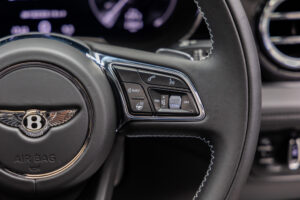 ベンテイガ ハイブリッド アズール