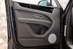 ベンテイガ ハイブリッド アズール