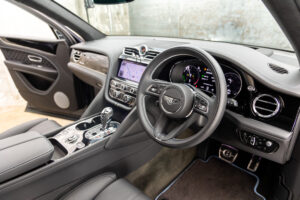 ベンテイガ ハイブリッド アズール