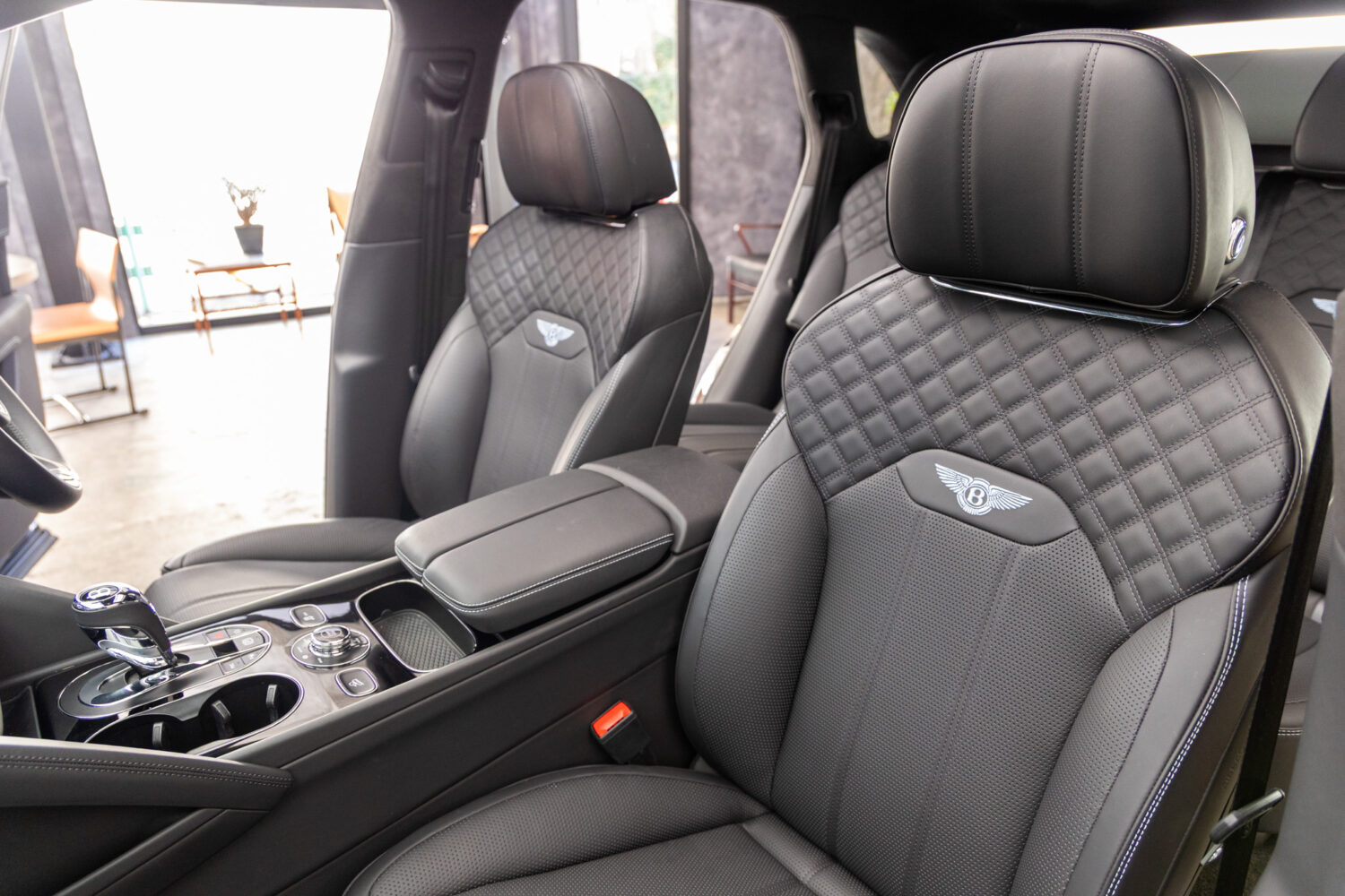 ベンテイガ ハイブリッド アズール