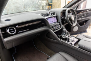 ベンテイガ ハイブリッド アズール