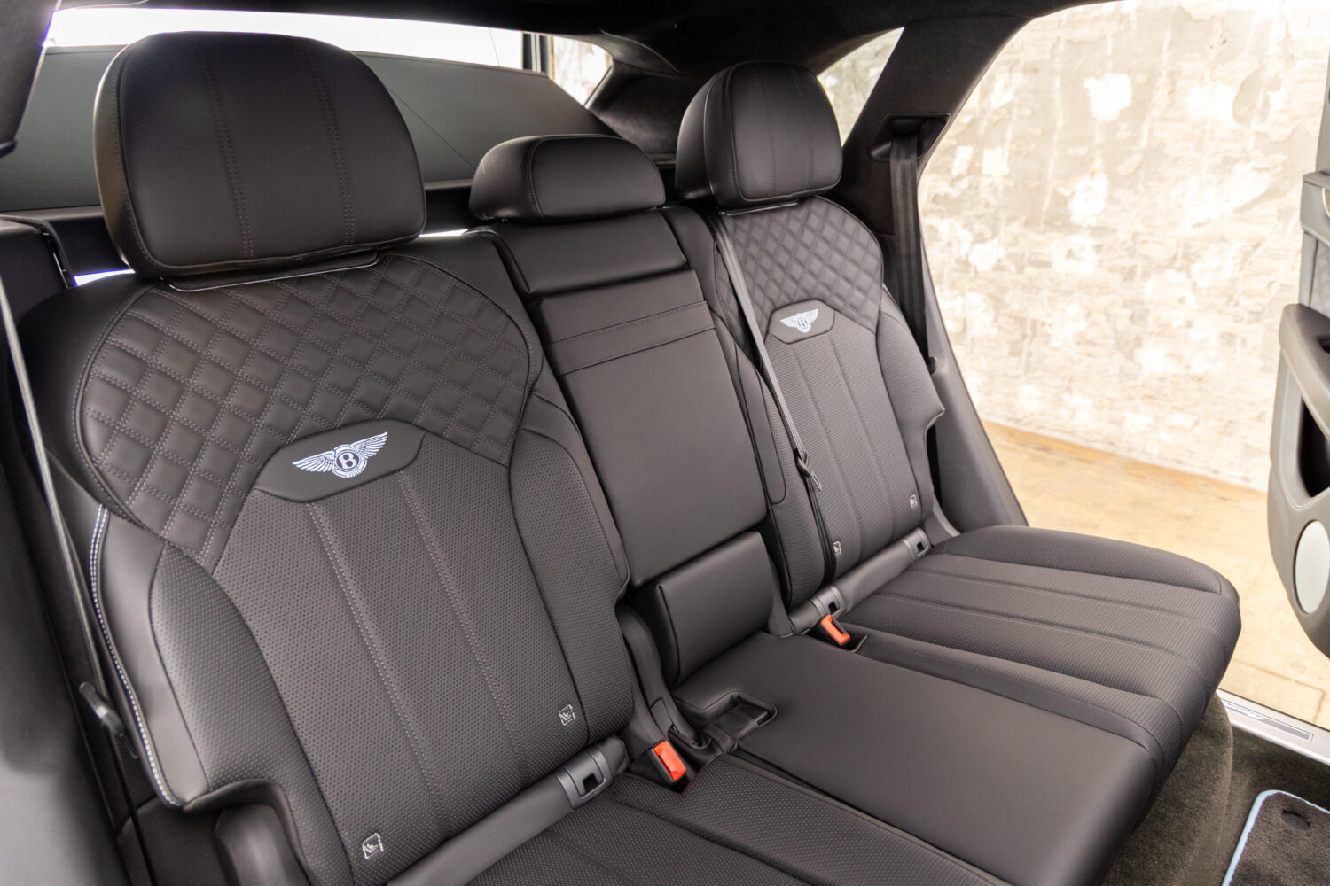 ベンテイガ ハイブリッド アズール