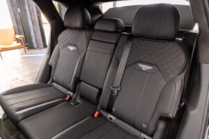 ベンテイガ ハイブリッド アズール