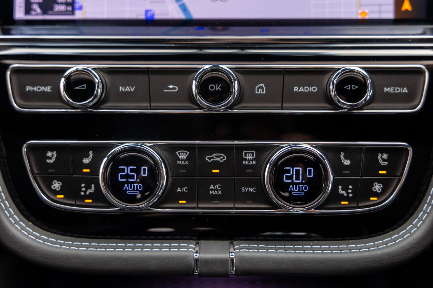 ベンテイガ ハイブリッド アズール