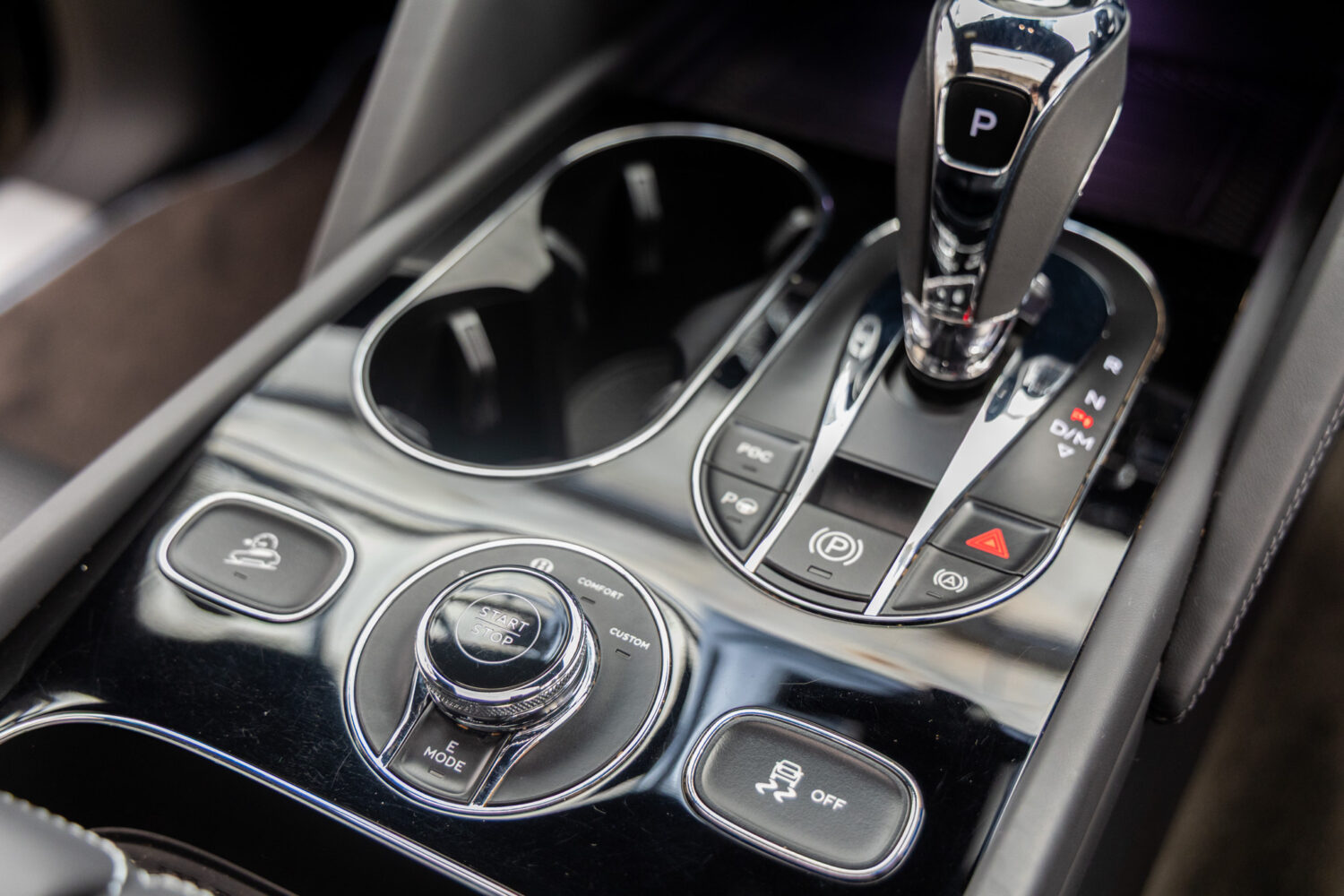 ベンテイガ ハイブリッド アズール