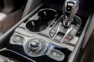 ベンテイガ ハイブリッド アズール