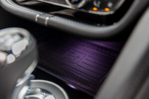 ベンテイガ ハイブリッド アズール