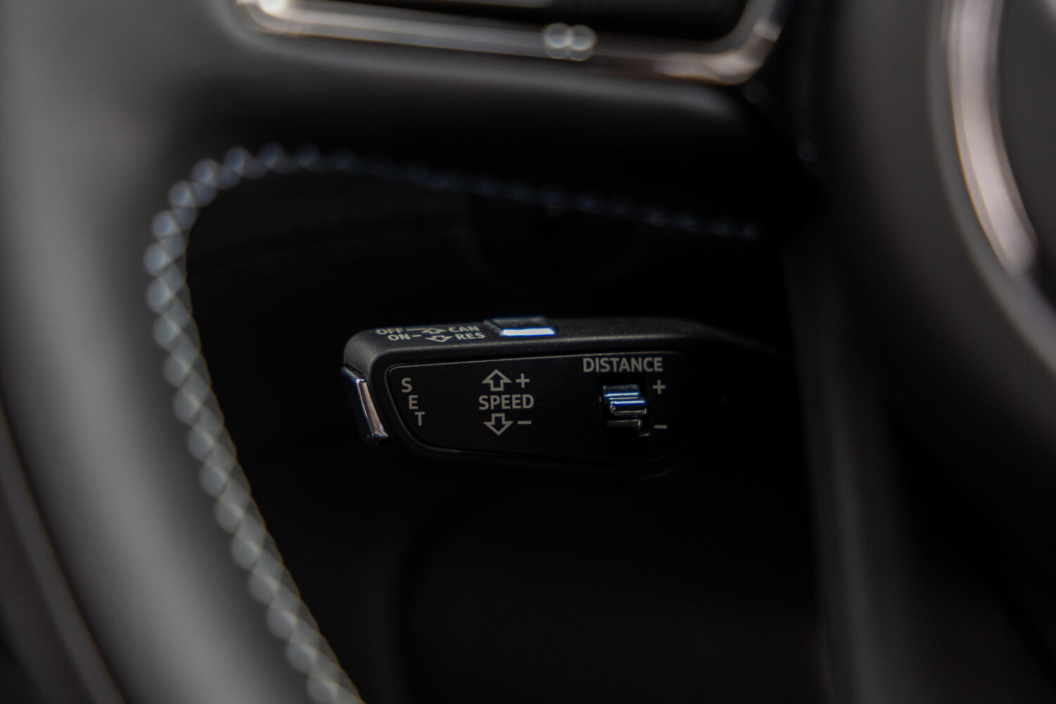 ベンテイガ ハイブリッド アズール