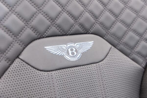 ベンテイガ ハイブリッド アズール