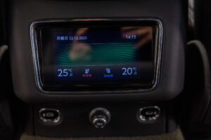 ベンテイガ ハイブリッド アズール