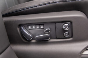 ベンテイガ ハイブリッド アズール