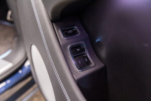 ベンテイガ ハイブリッド アズール