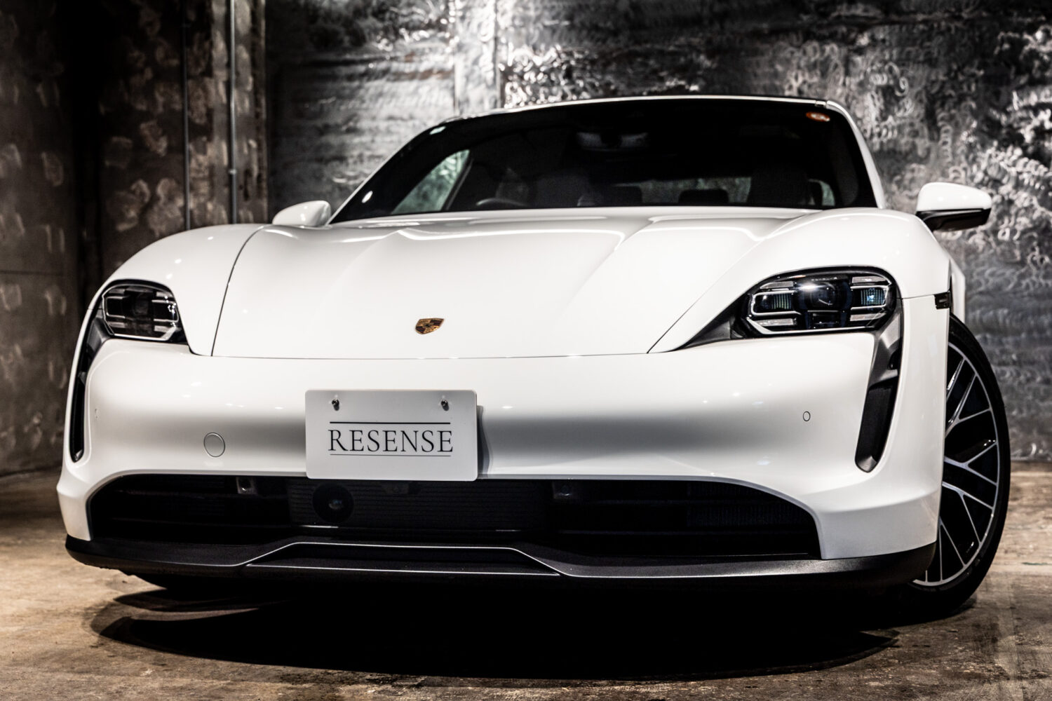 タイカン パフォーマンスバッテリープラス 4+1シート