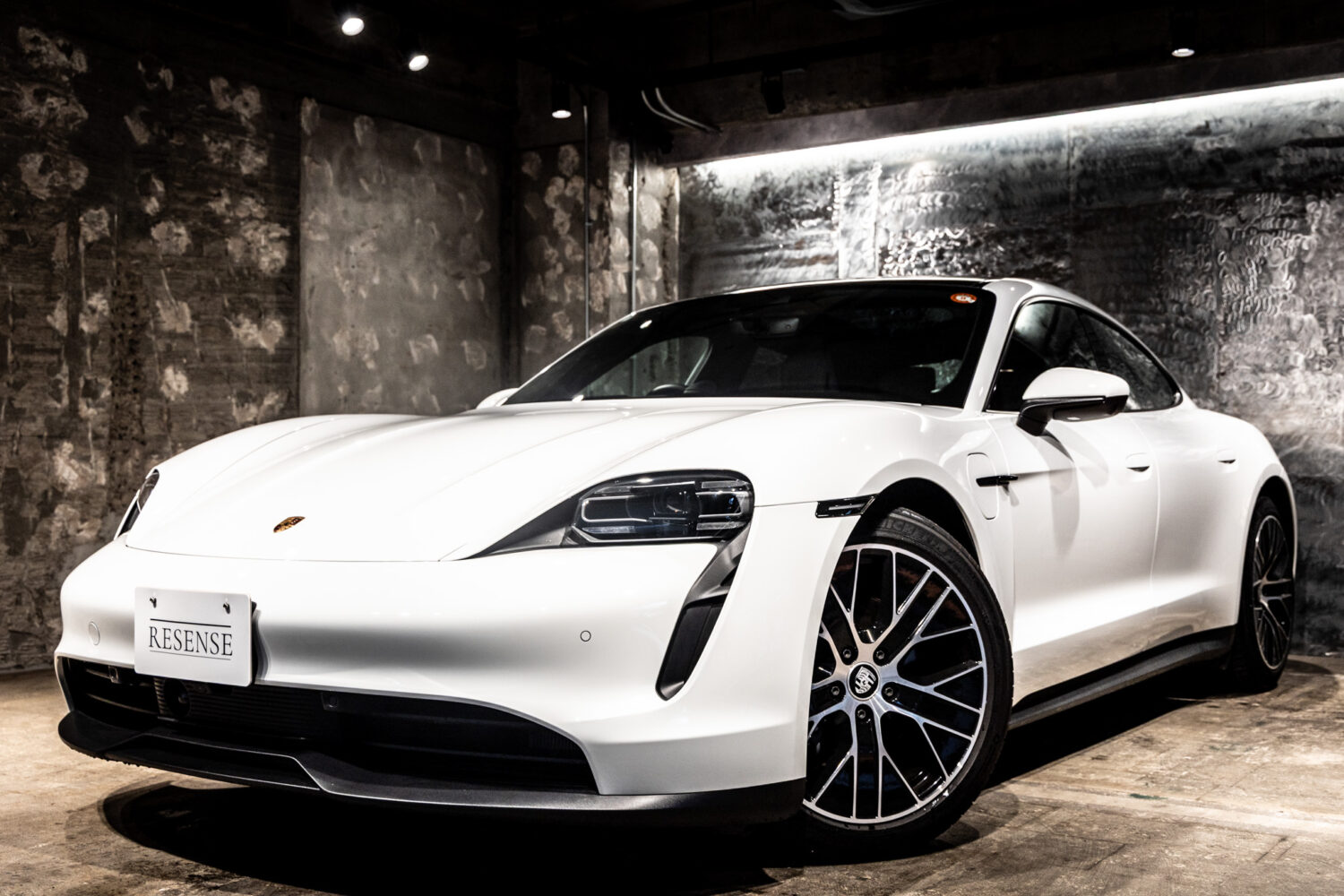 タイカン パフォーマンスバッテリープラス 4+1シート