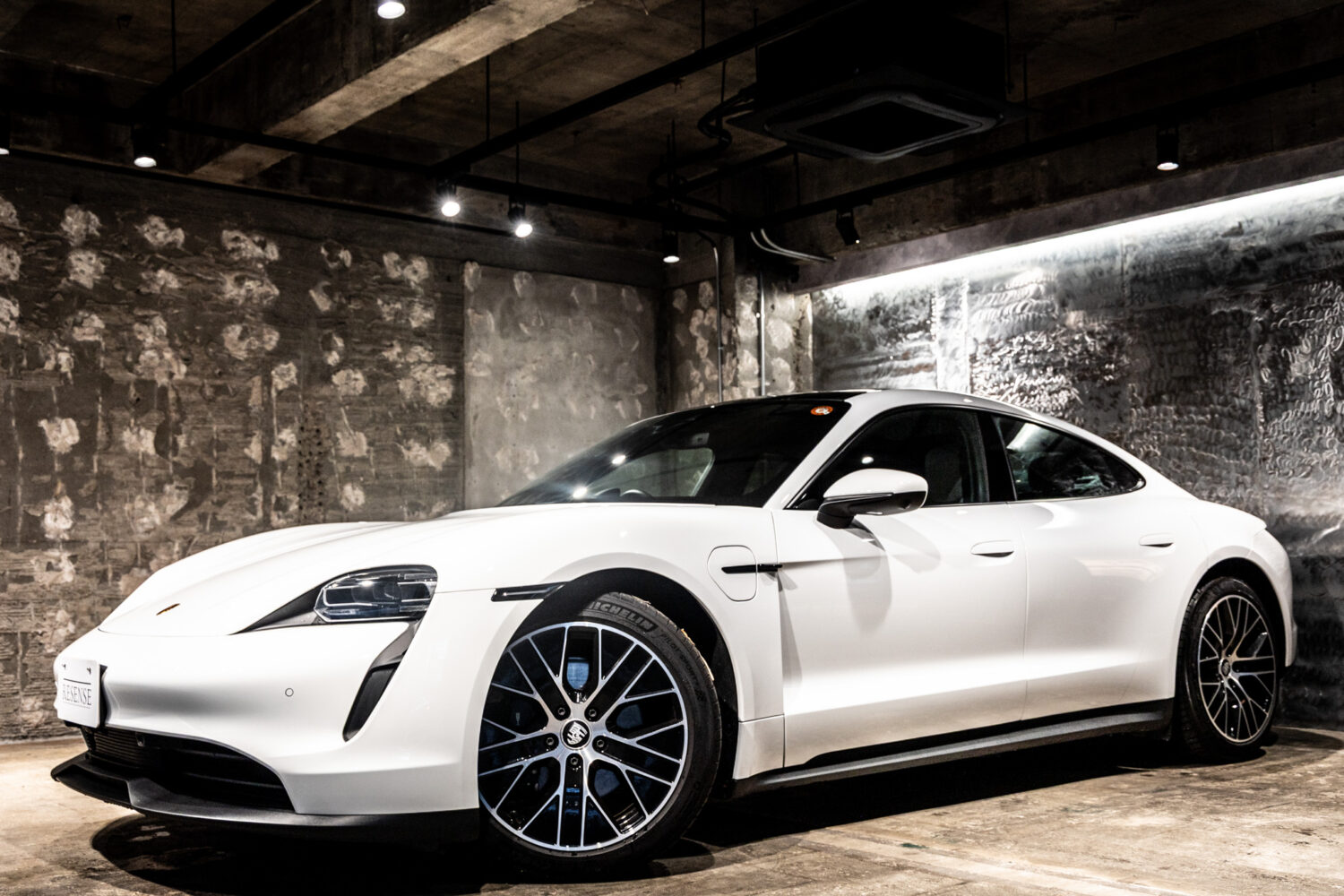 タイカン パフォーマンスバッテリープラス 4+1シート